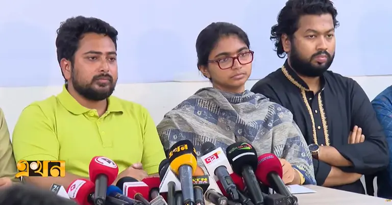 কথা বলছেন নাহিদ ইসলাম